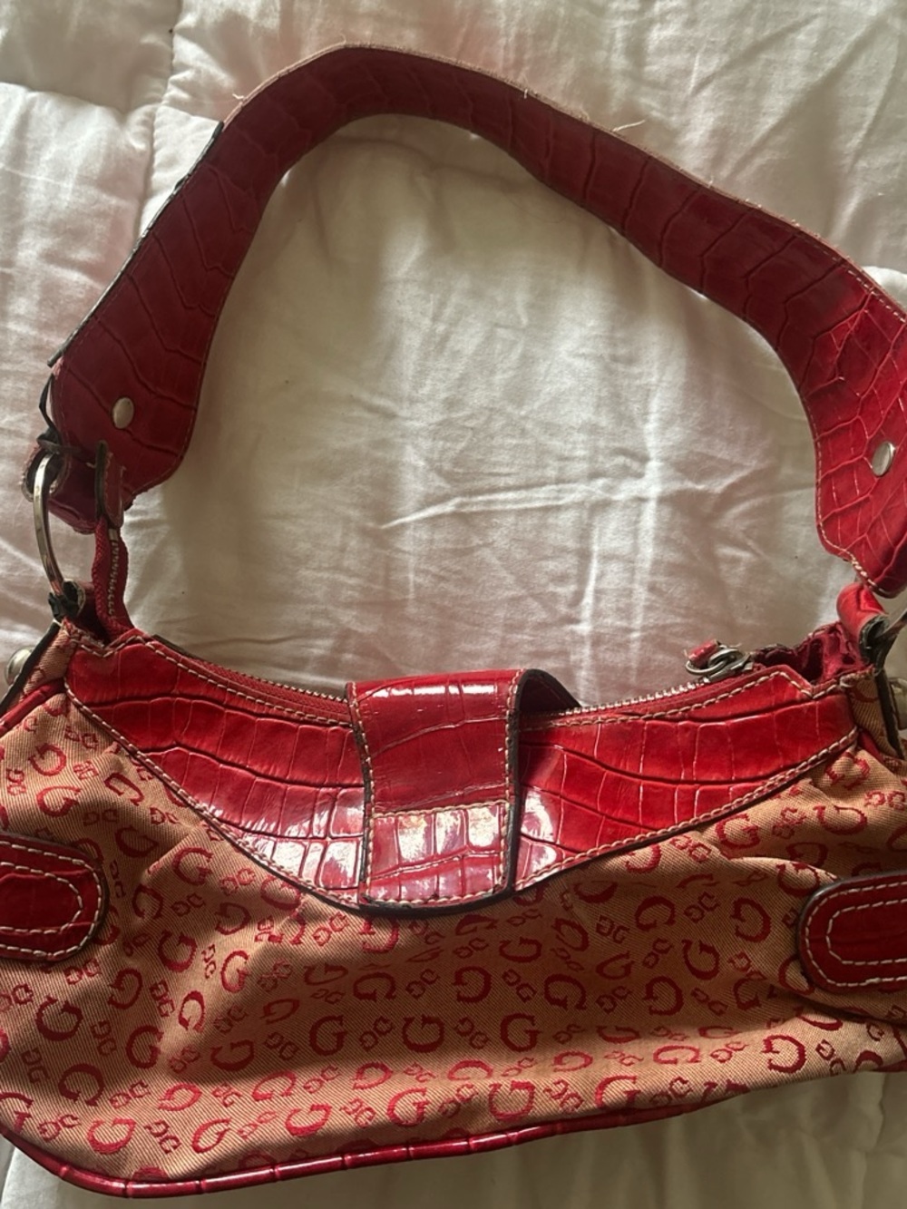 Guess Red Monogram Shoulder Bag with Faux-Croc Trim - Picture 3 of 3